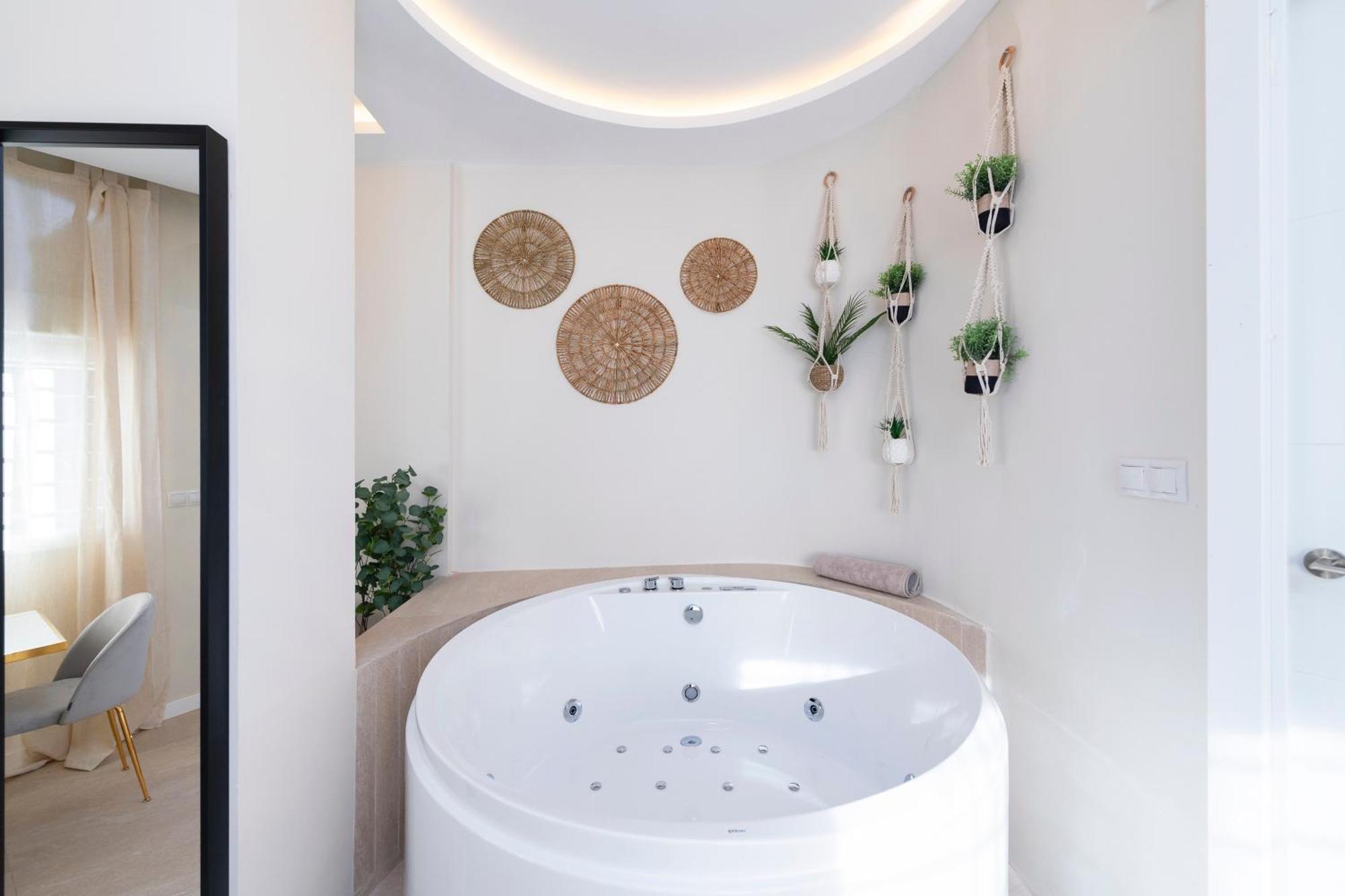 Malaga Boutique V.V Luxury Jacuzzy Apartment Exterior foto